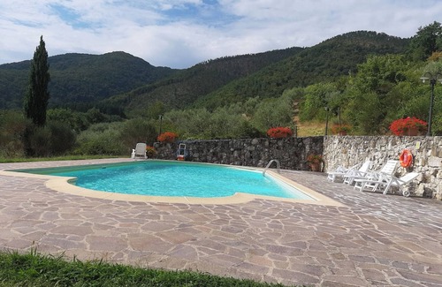 Barberino di Mugello Apartment | Apartment 'Il Noce' with Shared Pool, Wi-Fi and Air Conditioning