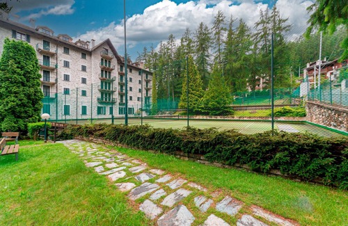 Chiesa in Valmalenco Apartment | Apartment 'Pineta' with Mountain View, Shared Garden and Wi-Fi