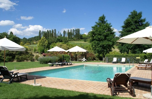 Montone Apartment | Apartment in Montone with Pool & Garden