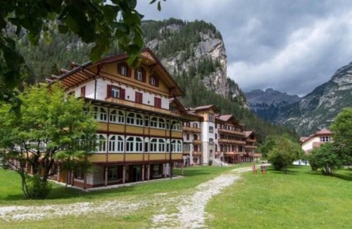 Carbonin Apartment | Apartment with balcony and view of the Three Peaks of Lavaredo-Village Ploner