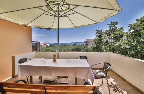 Kastel Stari Apartment | Apartment Ivana with pool and parking