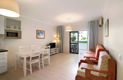 Aldeia das Acoteias Apartment | Apartment 'Jardins da Falésia' with Pool, Terrace & Wi-Fi
