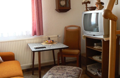 Gehlsdorf Apartment | Apartment 'Jess Rostock' with Shared Terrace, Shared Garden and Wi-Fi