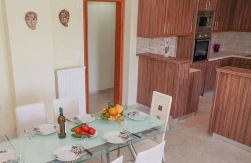 Agia Apartment | Apartment 'Joanna Luxury' with Mountain View, Wi-Fi and Air Conditioning