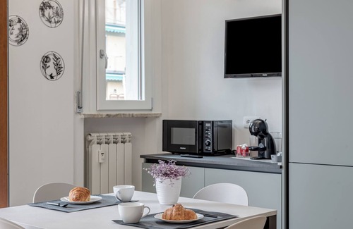 Peretola Apartment | Apartment 'Josephine Florence' with Balcony, Wi-Fi and Air Conditioning