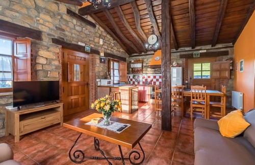 Villacarriedo Apartment | Apartment 'Juntana 2' with Mountain View, Shared Terrace and Wi-Fi