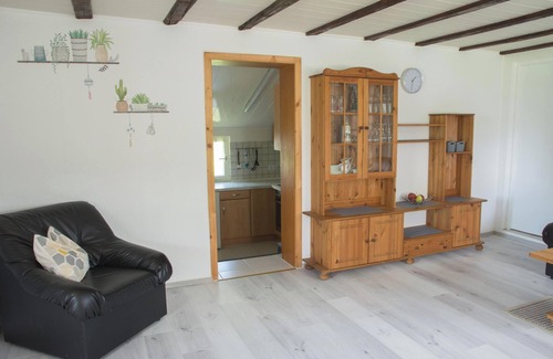 Winterstetten Apartment | Apartment 'Kleiner Spatz' with Terrace, Shared Garden & Wi-Fi