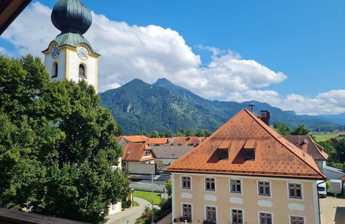 Grassau Apartment | Apartment Kaiserblick approx. 86 sqm in the village center up to 4 persons, balcony, 2 separate bedrooms