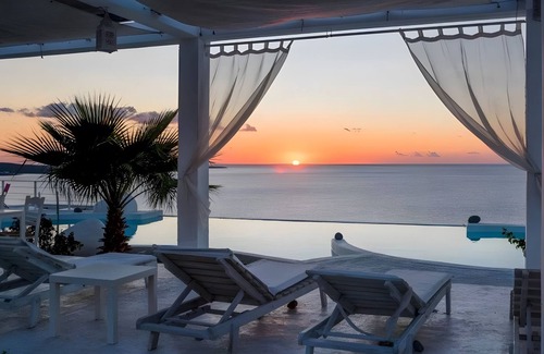 Kithira Villa | Apartment 'Kaladi Rock' with Sea View, Shared Pool and Wi-Fi