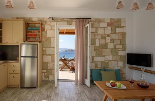 Kimolos Apartment | Apartment 'Kalamitsi View 2' with Private Terrace, Wi-Fi and Air Conditioning