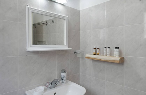 Azolimnos Apartment | Apartment 'Kalliopi’s Apartments' with Sea View, Wi-Fi and Air Conditioning