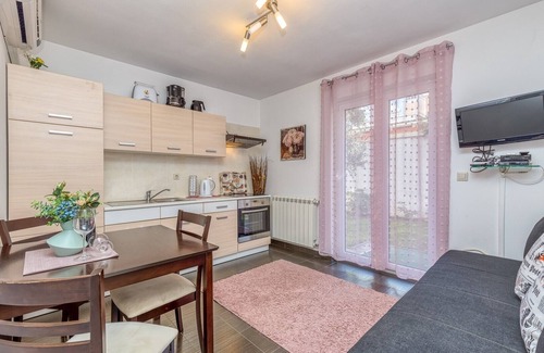 Cancini Apartment | Apartment Kardumovic No.2 Brown with Garden View