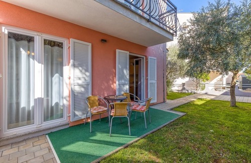 Cancini Apartment | Apartment Kardumovic No.2 Brown with Garden View