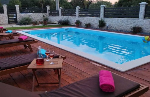 Gradina Apartment | Apartment Karla SNB with swimming pool and salt water