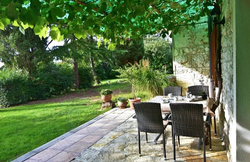Katoro Apartment | Apartment Katoro, 100 m from the beach, WiFi, TV, large garden, parking