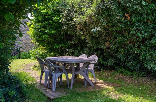 Erdeven Apartment | Apartment 'Ker Mané Iroise' with Shared Terrace, Shared Garden and Wi-Fi