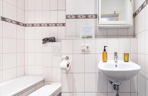 Emmelsum Apartment | Apartment 'Key2Komfort - Rheinberg Old Town II' with Wi-Fi