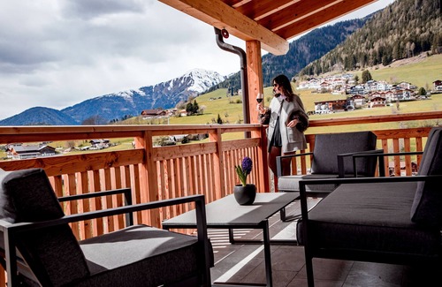 Terento Apartment | Apartment "Kieserhof Berg" with Mountain View, Private Terrace & Wi-Fi