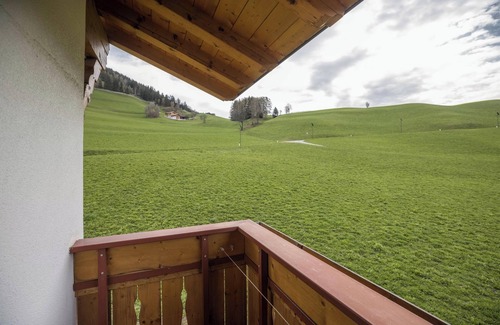 Terento Apartment | Apartment "Kirchblick" close to Skiing & Hiking Areas with Mountain View, Wi-Fi & Garden