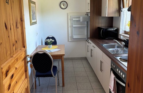 Lahnstein auf der Hohe Apartment | Apartment kitchen and bedroom - in the middle of the countryside - 15 minutes to Koblenz