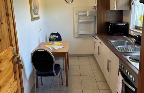 Lahnstein auf der Hohe Apartment | Apartment kitchen and bedroom - in the middle of the countryside - 15 minutes to Koblenz