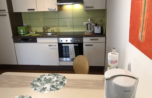 Ochsenfurt Apartment | Apartment Kleinochsenfurt Studio sonnige Terrasse Gartenmitbenutzung 1-2 Pers