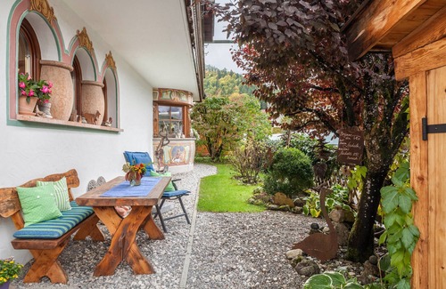 Hammersbach Apartment | Apartment 'Kleisl' with Mountain View, Garden & Wi-Fi