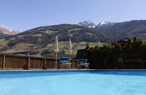 Rifiano Apartment | Apartment "Kleon 1" with Mountain View, Shared Pool & Wi-Fi