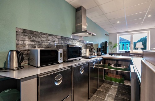 Breklum Apartment | Apartment 'Klönstuv' with Private Garden
