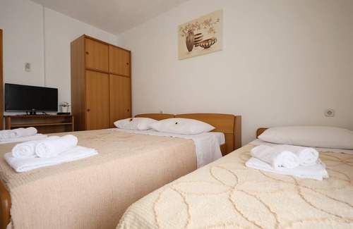 Knez Apartment | Apartment Knež with its unique island location will make your stay fullfiled