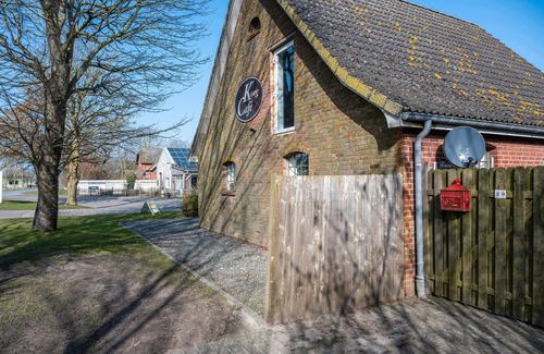 Wesselburenerkoog Apartment | Apartment 'Koogbutze' with Shared Terrace and Shared Garden