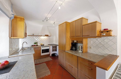 Terlano Apartment | Apartment 'Kreutnerbinderhof' with Mountain View, Private Terrace and Wi-Fi