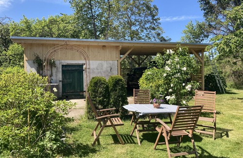Kroepelin Apartment | Apartment 'Krueselwind' with Private Terrace, Shared Garden and Wi-Fi