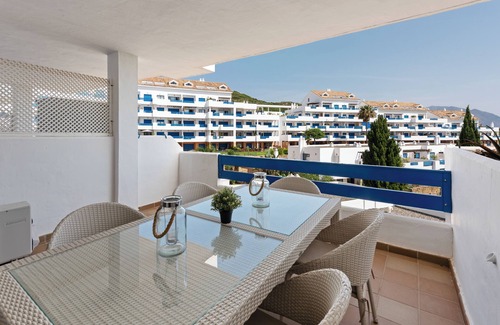 Castillo de Sabinillas Apartment | Apartment 'Kym' with Mountain View, Wi-Fi and Air Conditioning