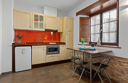Vegadeo Apartment | Apartment 'L De Alborada Del Eo' with Mountain View, Private Terrace and Wi-Fi