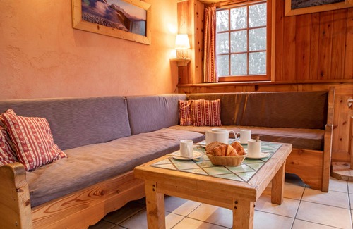Sollieres-Sardieres Apartment | Apartment 'L'erelaz' with Mountain View and Wi-Fi