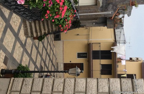 Motta Camastra Apartment | Apartment 'La Casa Della Nonna' with Mountain View, Private Terrace and Air Conditioning