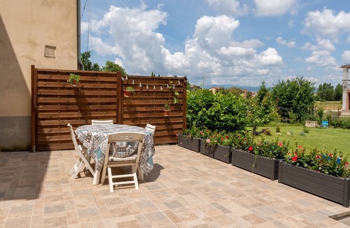 Arezzo Apartment | Apartment 'La Casa Di Ettore' with Mountain View, Private Terrace and Air Conditioning