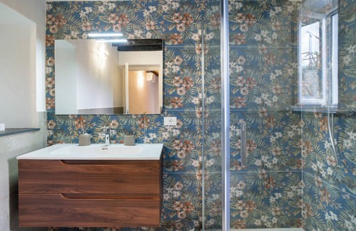 Borgomaro Apartment | Apartment 'La Casa Di Betta' with Mountain View, Wi-Fi and Air Conditioning