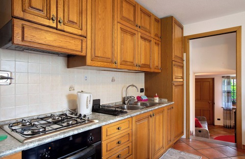 Roisan Apartment | Apartment 'La Casa Di Pasky' with Mountain View, Shared Garden and Wi-Fi