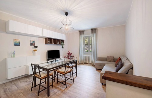 Civenna Apartment | Apartment 'La Casa Di Tina - Civenna' with Balcony and Wi-Fi