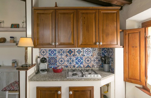 Bibbona Apartment | Apartment La Casina di Gigliola with Garden & A/C