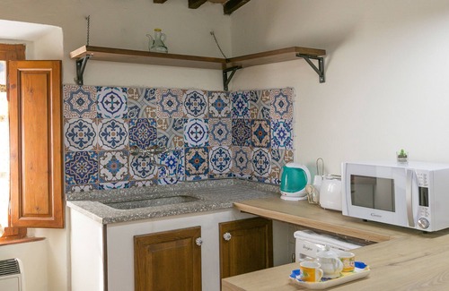 Bibbona Apartment | Apartment La Casina di Gigliola with Garden & A/C
