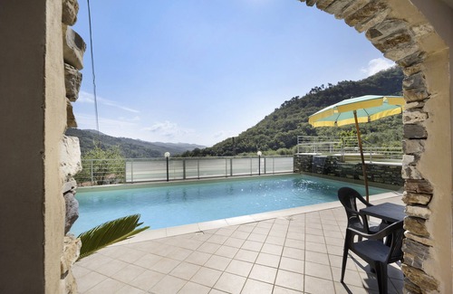 Rossi Apartment | Apartment 'La Cicala 3' with Shared Pool, Private Terrace and Shared Garden