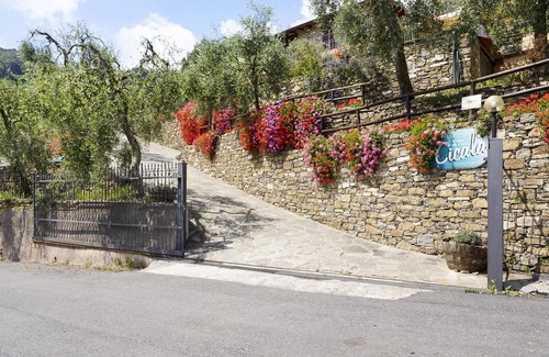 Rossi Apartment | Apartment 'La Cicala 4' with Shared Pool, Private Terrace and Shared Garden