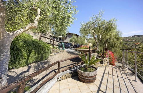 Rossi Apartment | Apartment 'La Cicala 1' with Shared Pool, Private Terrace and Shared Garden