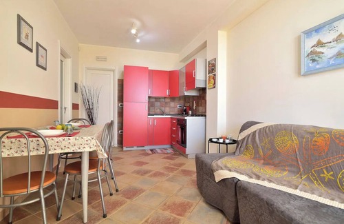 Marzamemi Apartment | Apartment "LA DIGA Bilocale fronte-mare" with Sea View, Garden & Wi-Fi