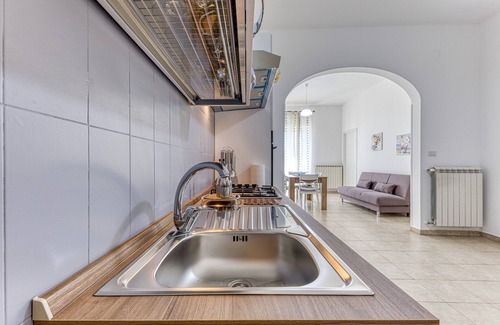 Taviano Apartment | Apartment 'La Dimora Di Donato' with Balcony, Wi-Fi and Air Conditioning