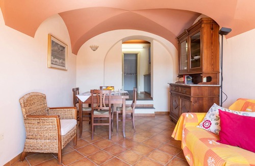 Bosa Historic Centre Apartment | Apartment 'La Dimora' with Balcony and Wi-Fi