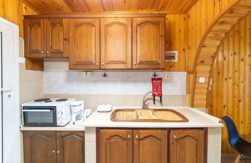 Notos Apartment | Apartment "La Pazzeli Groundfloor" with Sea View, Balcony & Wi-Fi